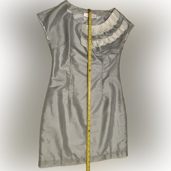 Dress - Picture 3 of 3